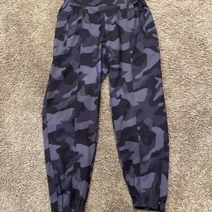 Women’s thin joggers